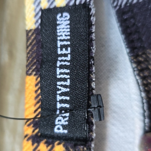 PrettyLittleThing Yellow Check Print Mini Skirt 6 - Picture 7 of 9